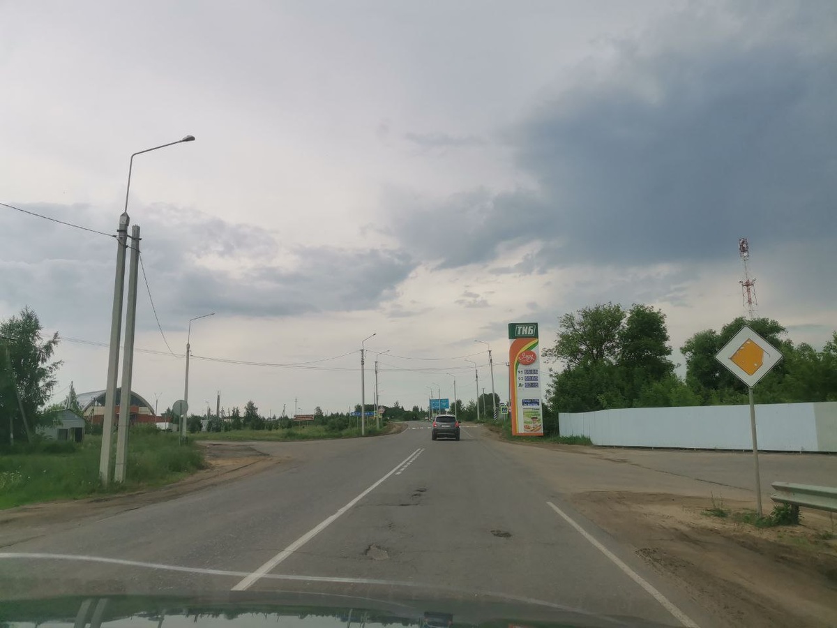 у заправки повернуть налево