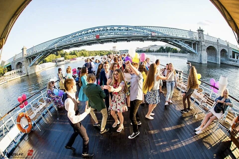 Свадьба на корабле. Др на теплоходе. Юбилей на теплоходе. День рождения на теплоходе. Москва река прогулка на теплоходе.