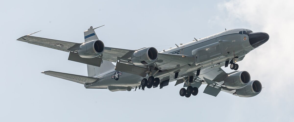 RC-135S Cobra Ball, летал вдоль границ СССР, Наблюдение за советскими системами ПВО и запуски советских  баллистических ракет. Именно за него приняли корейский Боинг 747