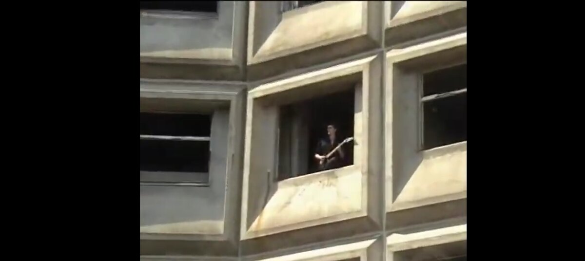 Кадр из клипа. 