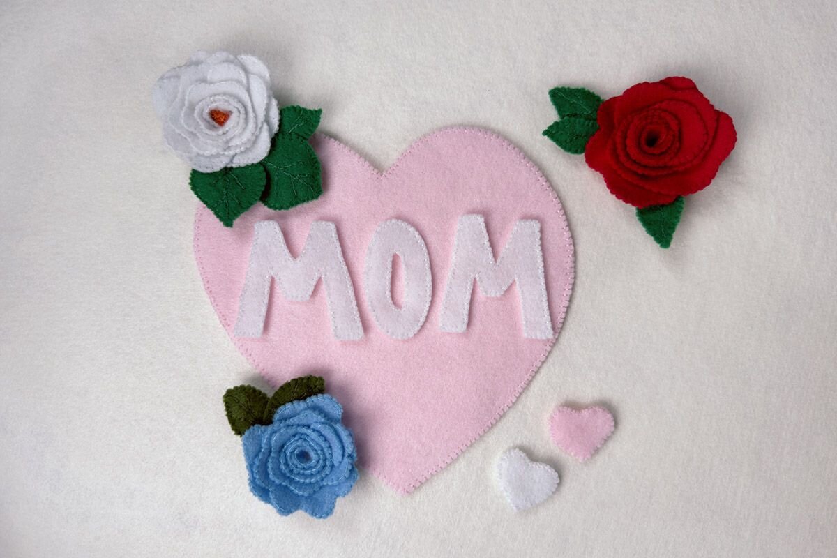 Фетровые детали можно пришивать, приклеивать, приваливать друг к другу. Источник: Shutterstock📷
