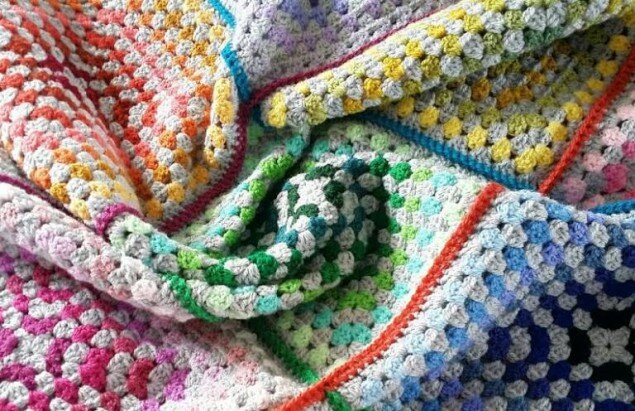    Из бабушкиных квадратов   
Источник: «The Patchwork Heart»