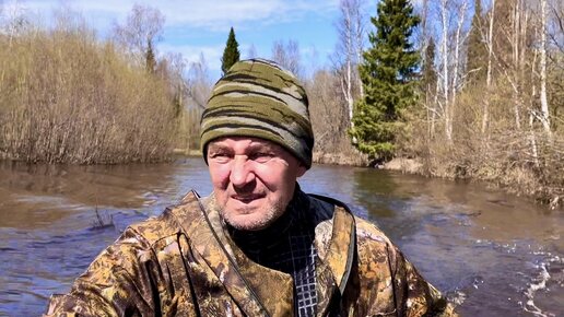 Покатушки вдоль деревни и по таежной речке, разделяющей деревню на две части