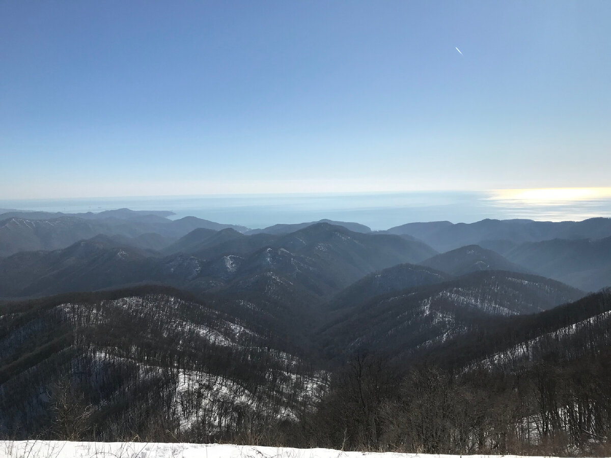 Вот так выглядит это место в Марте, подъём сюда прост, виды ни что не перекрывает 720 метровая Пирамида горы Лысая.
