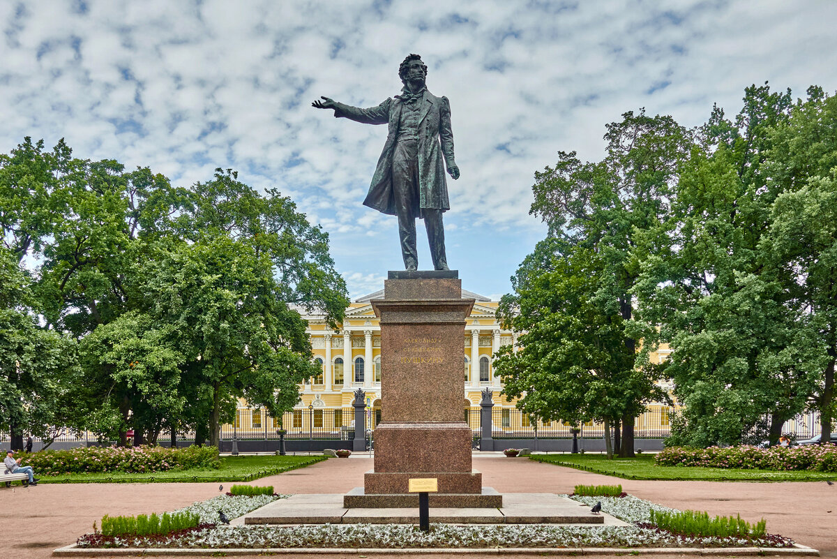 Александр Пушкин и его стихотворение «Памятник» Никонова можно уважать за его позицию. Но историк не должен говорить на большую аудиторию о том, чего не знает.-3