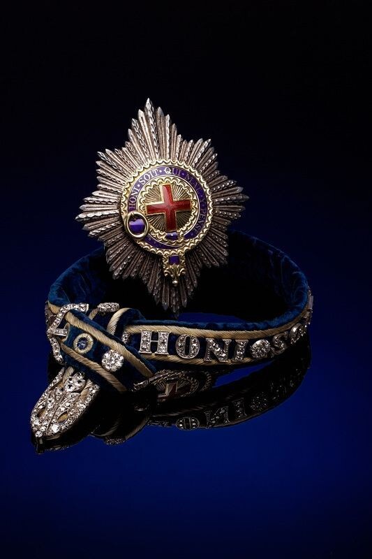 Орден Подвязки (The Most Noble Order of the Garter) — первая светская награда в мировой истории, которая во многом определила дальнейшее развитие наградной системы