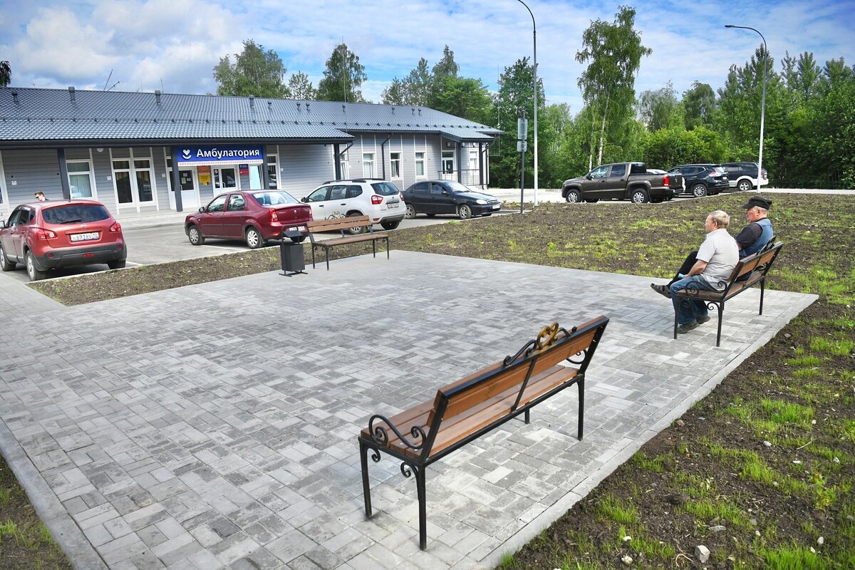    Находиться на территории у амбулатории в Соломенном стало приятнее Артур Парфенчиков / ВК