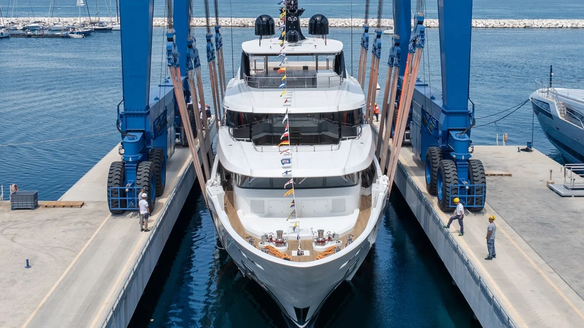 Спуск на воду Custom Line 50 