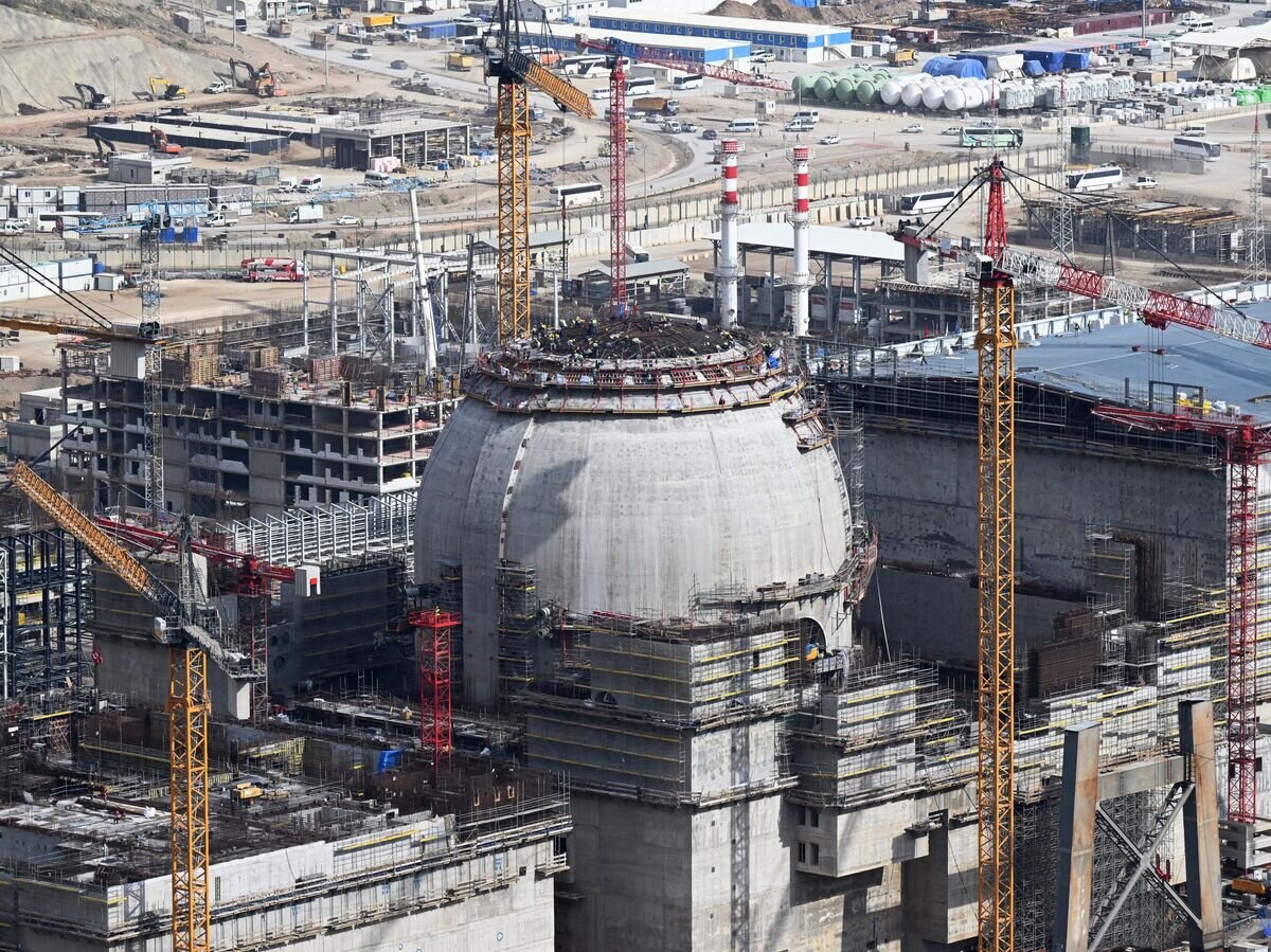    1-й энергоблок строящейся атомной электростанции "Аккую" в турецком городе Гюльнар© РИА Новости / Илья Питалев