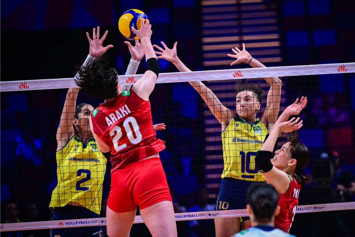 Бразилия и Япония - одни из самых зрелищных команд на турнире. Неудивительно, что игра между ними получилась интересной и захватывающей