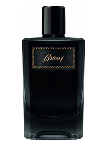 Brioni Eau de Parfum Intense Brioni — это аромат для мужчин, он принадлежит к группе древесные фужерные. Brioni Eau de Parfum Intense выпущен в 2021 году. Brioni Eau de Parfum Intense был создан Michel Almairac и Karine Vinchon Spehner. Верхние ноты: Итальянский танжерин, Калабрийский бергамот и Розовый перец; средние ноты: Зеленое яблоко, Пачули и Шафран; базовые ноты: Уд, Ваниль и Ambroxan.