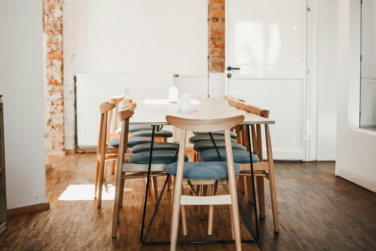 https://unsplash.com/photos/rectangular-white-wooden-table-and-chairs-in-white-wall-paint-room-o-cmKiAG6QQ