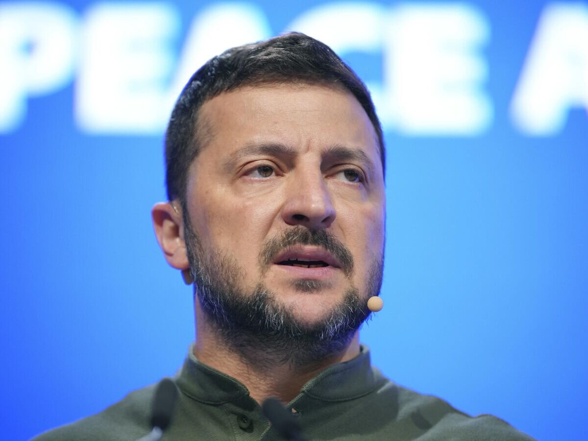    Владимир Зеленский во время регионального форума по безопасности "Диалог Шангри-Ла" в Сингапуре© AP Photo / Vincent Thian