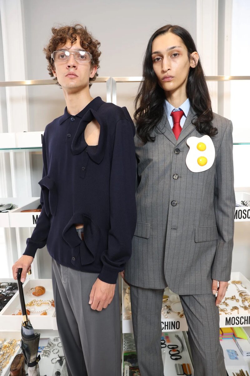    Креативный директор Moschino Адриан Аппиолаза рассказал о дебютной мужской и круизной коллекциях (фото 1)