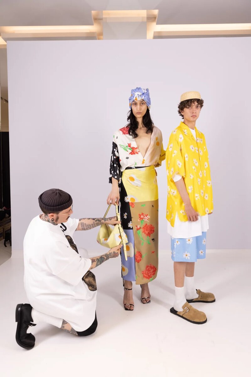    Креативный директор Moschino Адриан Аппиолаза рассказал о дебютной мужской и круизной коллекциях (фото 2)