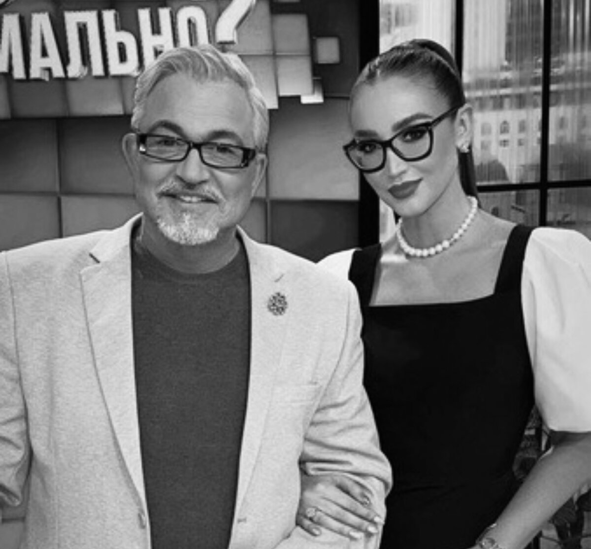 Как вам эта парочка ведущих?