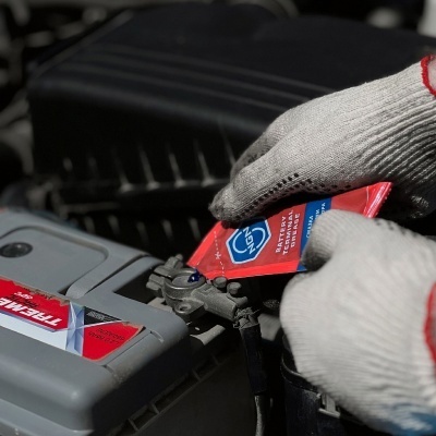 Обслуживание акб зарядка. Периодичность обслуживания акб. Обслуживаемый акб. Обслуживание аккумулятора автомобиля. Техническое обслуживание и зарядка аккумуляторных батарей.