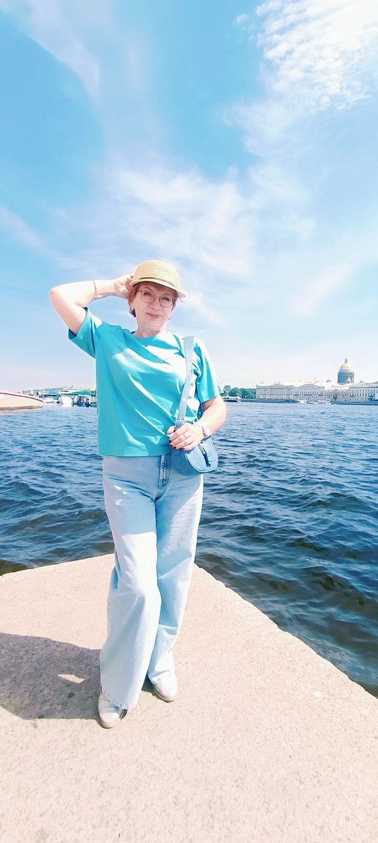 На берегу пустынных волн...