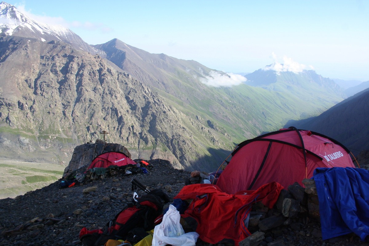 Вид на долину с высоты "Крестов" →→→