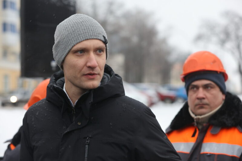 Андрей Ташкаев «экономил» на пропитке, что непременно скажется на долговечности мостов. Фото: Столица С 