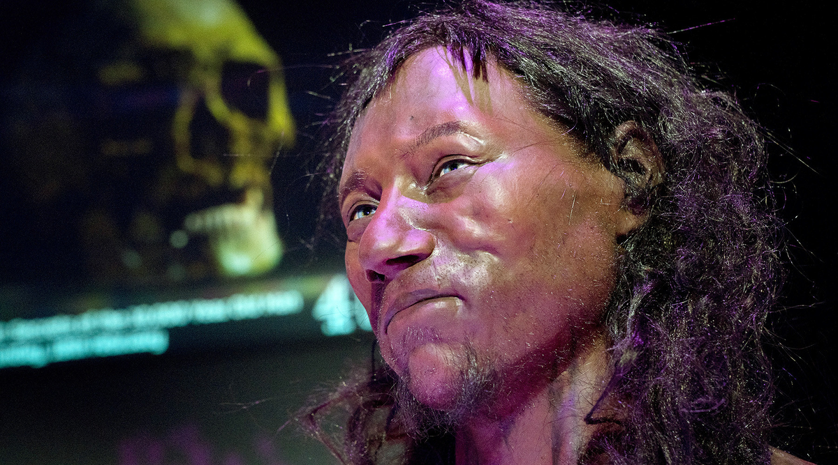 Чедаррский человек - жил на территории Англии 9 тысяч лет назад. Смуглая кожа и голубые глаза. Облик воссоздан с помощью реконструкции на базе ДНК