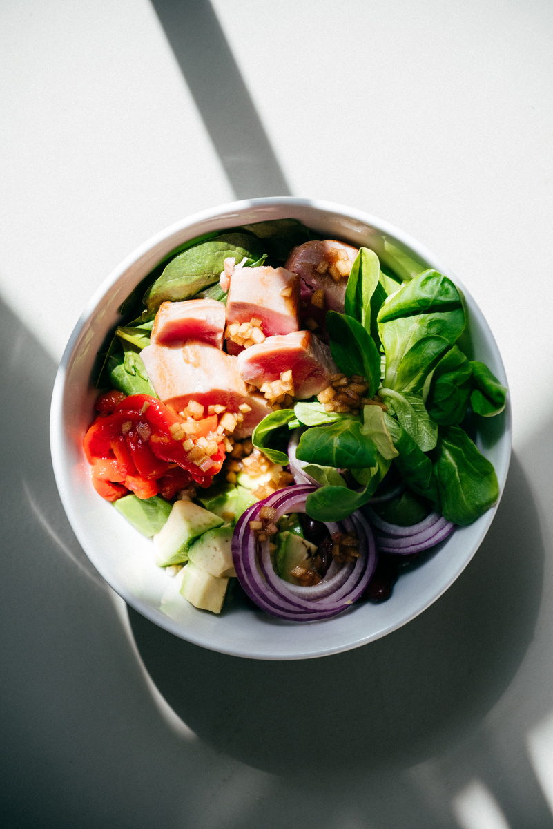    Новости ресторанов: тарталетка из корня петрушки, оливье с цесаркой и жареные березовые листья (фото 1)