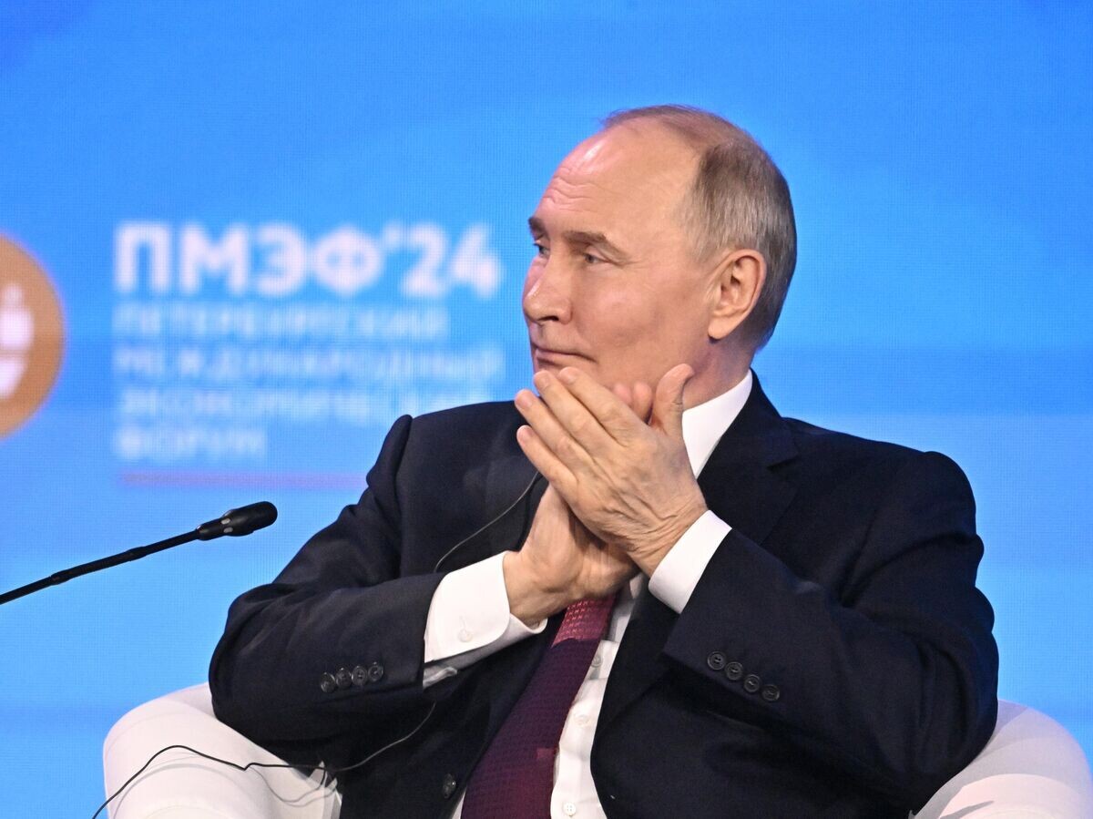    Президент России Владимир Путин принимает участие в пленарном заседании Петербургского международного экономического форума© РИА Новости / Сергей Бобылев