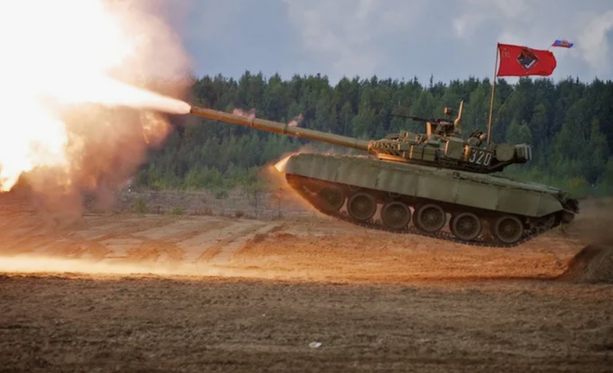 Т-80 показывает свою способность стрелять находясь в состоянии своеобразного полета