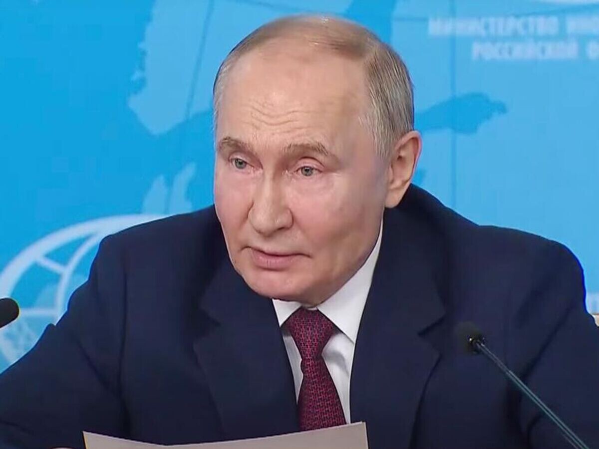    Владимир Путин на встрече с руководством МИД