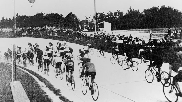    Велогонки на Олимпиаде-1900.International Olympic Committee