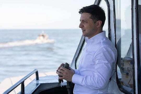    Зеленский сообщил, что китайский лидер дал слово не продавать России оружие