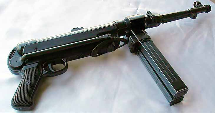 MP-40 с двумя магазинами