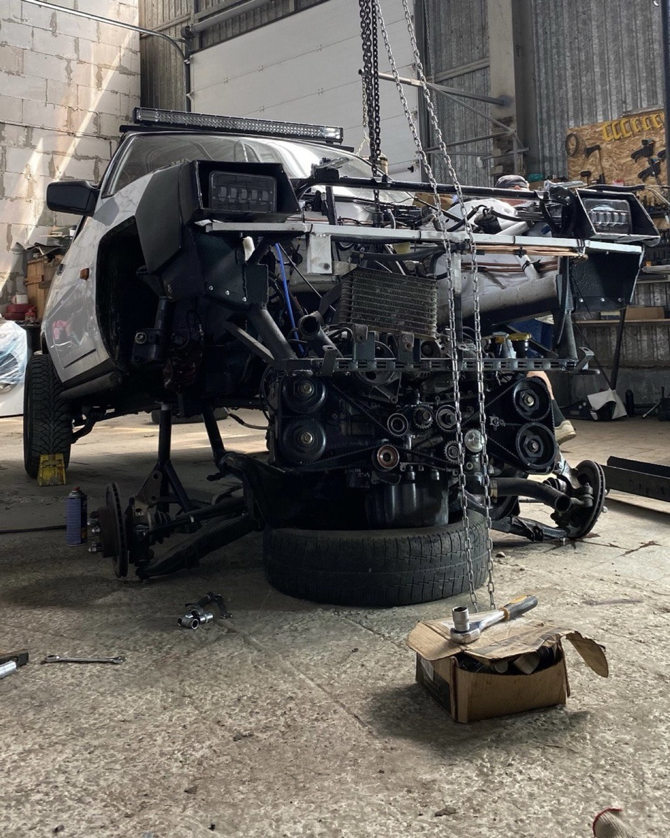 Проект по полноприводной таврии все никак не поддастся нам 