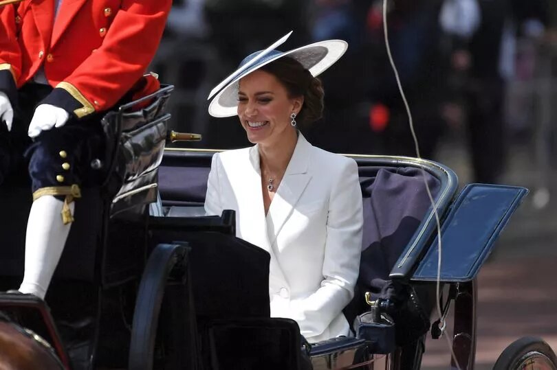 Кэтрин на параде Trooping the Colour в 2022 году. Наряд от Alexander McQueen. Источник фото: mylondon.news