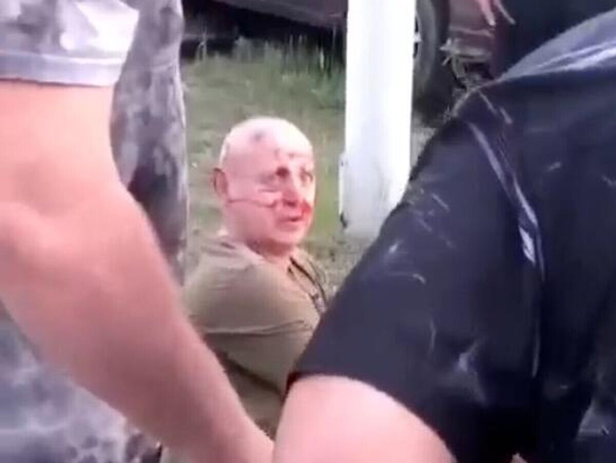    Пьяный водитель, устроивший ДТП в микрорайоне Благовещенска© Кадр видео из соцсетей