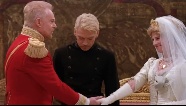 Кадр из фильма Кеннет Брана, Клавдий, Гамлет, Гертруда, 1996г.