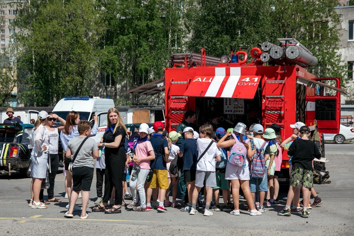    В Сургуте воспитанники детских лагерей познакомились с работой оперативных служб