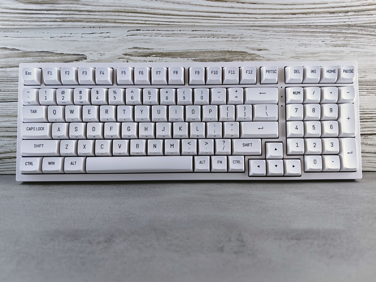 Если раньше основным критерием при выборе клавиатуры были: цвет (как правило, белый или черный), а также наличие у неё подсветки клавиш, то сегодня выбрать устройство, отвечающее всем требованиям,...