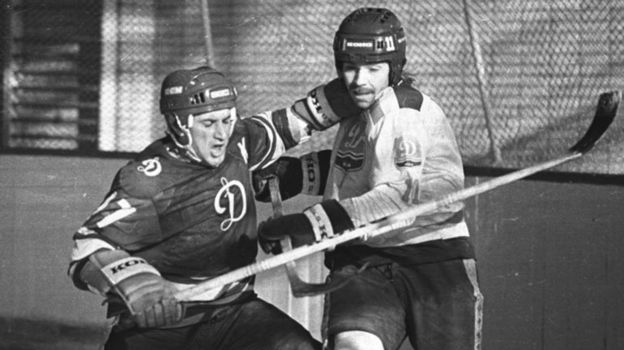 1980-е. Противостояние двух динамовцев - Олега Знарка (справа) из Риги и Зинэтулы Билялетдинова из Москвы. Фото Игорь Уткин