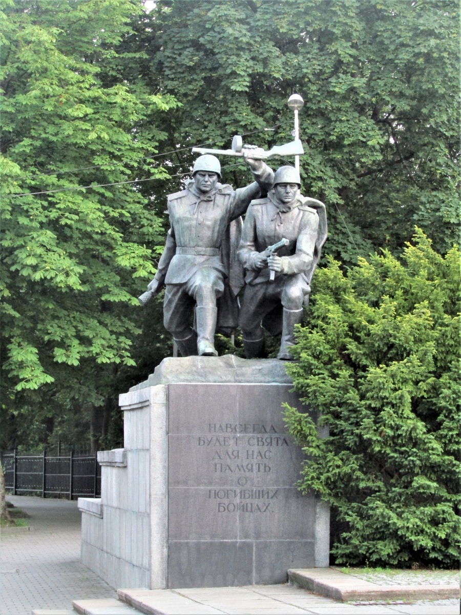 мемориал на Гвардейском проспекте , скульптура Штурм 