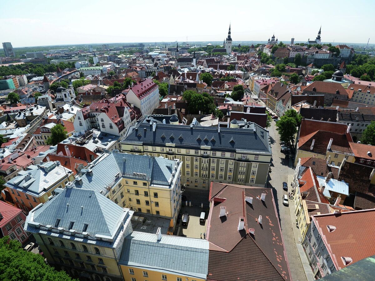    Вид на Старый город с верхушки церкви Олевисте - самого высокого строения средневековой Европы© РИА Новости / Владимир Песня