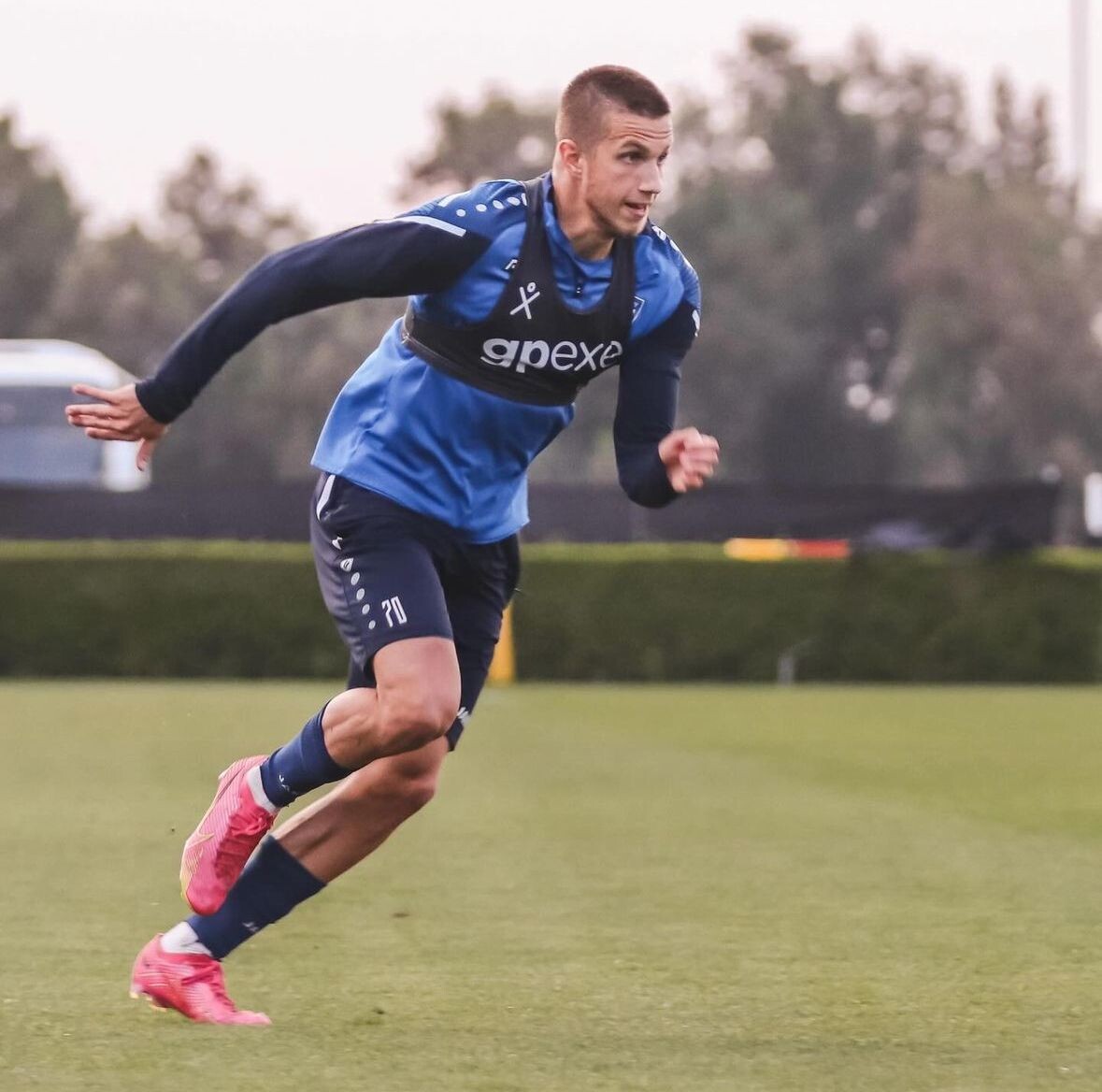    Максим Шнапцев играет в составе "Пари НН"Социальные сети Максима Шнапцева