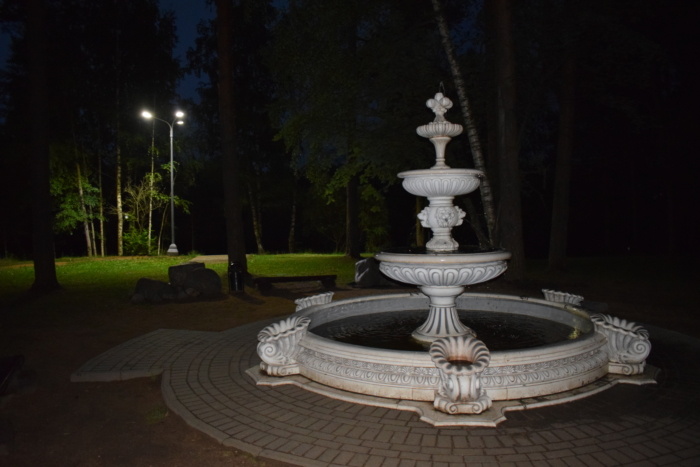    В парке «Харинка» завершено освещение пляжа и центральной аллеи