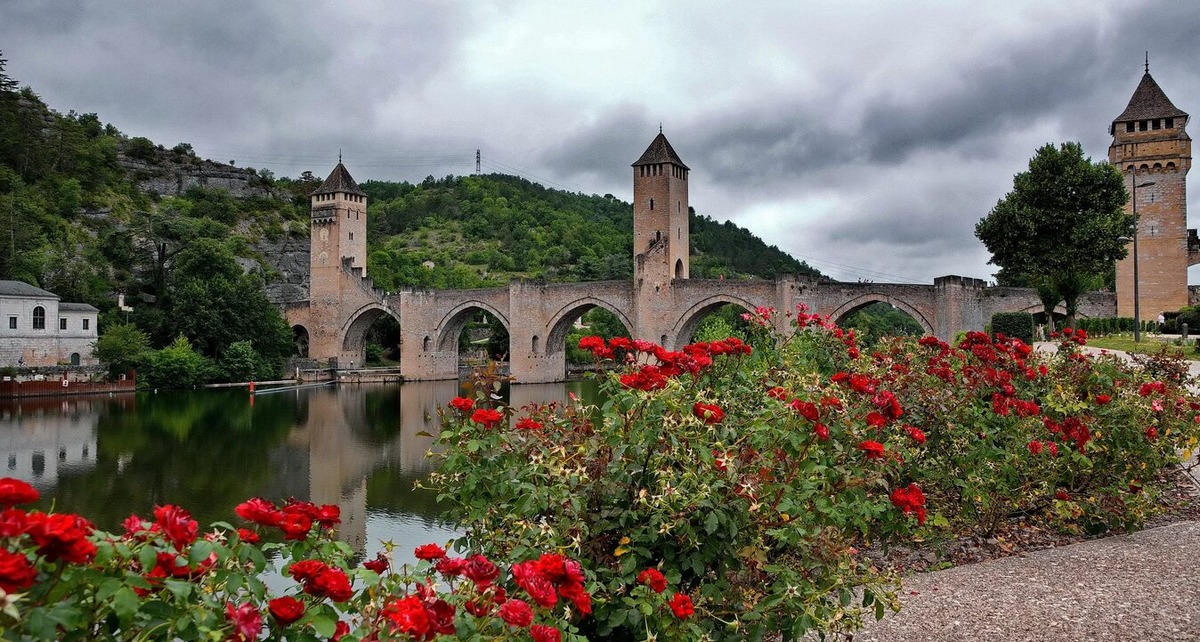 Известная арка в Каоре