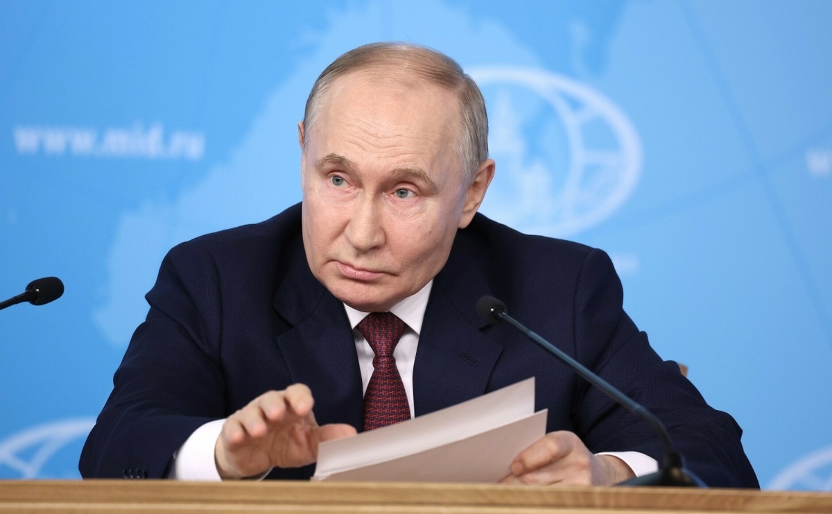 Владимир Путин на выступлении в МИД России