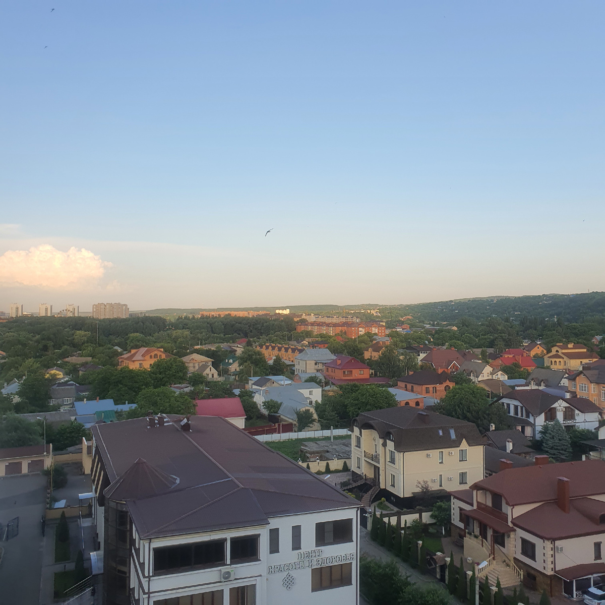 Можно выставлять много фото)