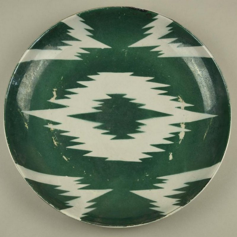 Блюдо. 1964. Ташкент. Диаметр 31,5 см. Государственный исторический музей / 10726 фф. Госкаталог: 20030145.