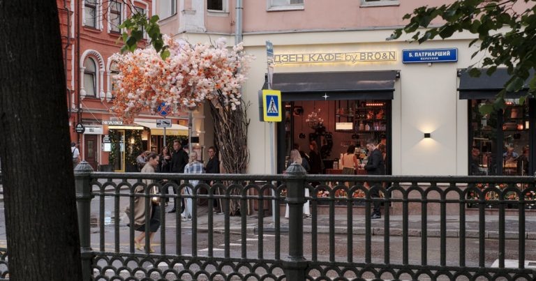 На базе новиковского ресторана Bro&N на пересечении Малой Бронной и Большого Патриаршего переулка сегодня открылось «Дзен кафе», которое запустил VK.