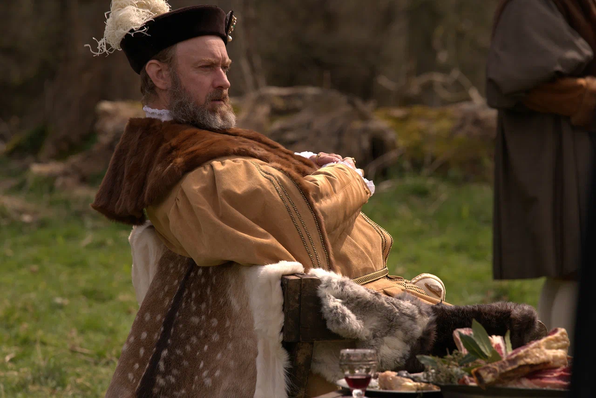 Джуд Лоу в роли угасающего тирана в фильме «Игра королевы», 2024 год 