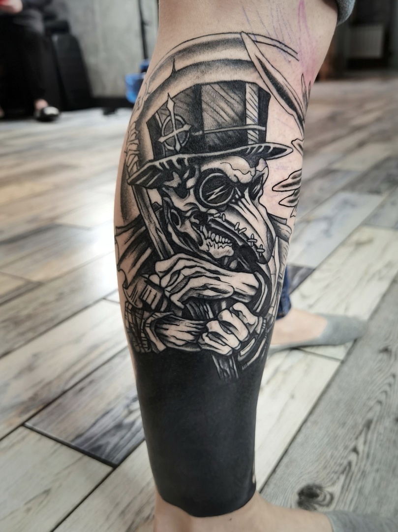 Так выглядит свежая татуировка на сложной коже без фотошопа. Через 3—5 дней результат будет уже другим